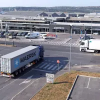 Intereuropa išče kupce tudi za poslovni kompleks  na Ankaranski cesti v Kopru, ki ga del ima v najemu Autocommerce, in za avtomobilski terminal.

