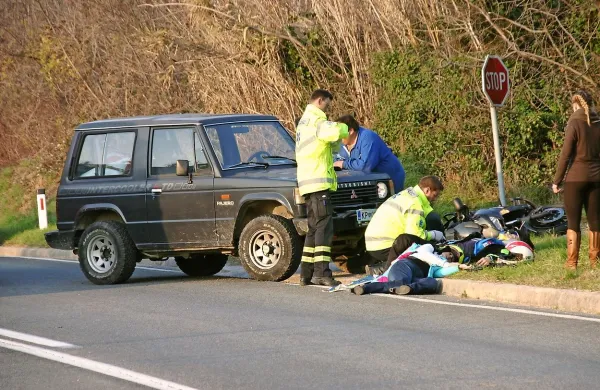 Reševalci so motorista in njegovo sopotnico najprej oskrbeli, 
nato pa odpeljali v izolsko bolnišnico. 