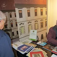 Knjižnica Društva soška fronta je vse bogatejša,  revija Na 
fronti je dobrodošla  tudi za strokovne zgodovinske krogom. 