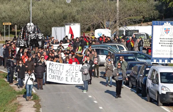 Protest proti žici v Dragonji