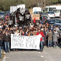 Protest se je končal  s pridržanjem hrva&scaron;kega aktivista (foto+video)