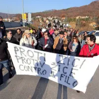 Protest se je končal  s pridržanjem hrva&scaron;kega aktivista (foto+video)