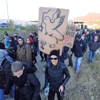 Protest se je končal  s pridržanjem hrva&scaron;kega aktivista (foto+video)