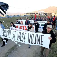 Protest se je končal  s pridržanjem hrva&scaron;kega aktivista (foto+video)