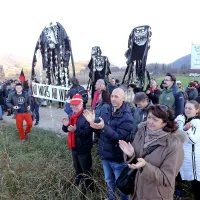Protest se je končal  s pridržanjem hrva&scaron;kega aktivista (foto+video)