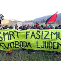 Protest se je končal  s pridržanjem hrva&scaron;kega aktivista (foto+video)