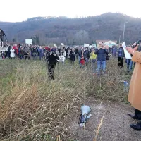 Protest se je končal  s pridržanjem hrva&scaron;kega aktivista (foto+video)