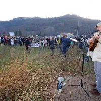 Protest se je končal  s pridržanjem hrva&scaron;kega aktivista (foto+video)