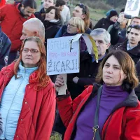 Protest se je končal  s pridržanjem hrva&scaron;kega aktivista (foto+video)