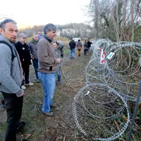 Protest se je končal  s pridržanjem hrva&scaron;kega aktivista (foto+video)