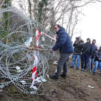 Protest se je končal  s pridržanjem hrva&scaron;kega aktivista (foto+video)