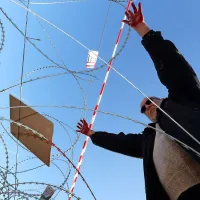 Protest se je končal  s pridržanjem hrva&scaron;kega aktivista (foto+video)