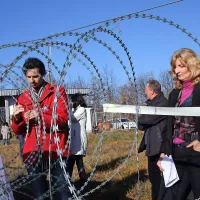 Protest se je končal  s pridržanjem hrva&scaron;kega aktivista (foto+video)