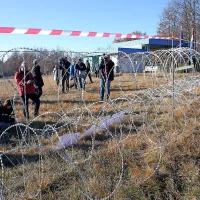 Protest se je končal  s pridržanjem hrva&scaron;kega aktivista (foto+video)