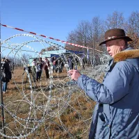 Protest se je končal  s pridržanjem hrva&scaron;kega aktivista (foto+video)
