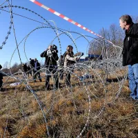 Protest se je končal  s pridržanjem hrva&scaron;kega aktivista (foto+video)