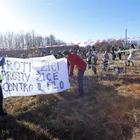Protest se je končal  s pridržanjem hrva&scaron;kega aktivista (foto+video)
