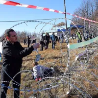Protest se je končal  s pridržanjem hrva&scaron;kega aktivista (foto+video)
