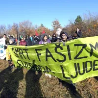 Protest se je končal  s pridržanjem hrva&scaron;kega aktivista (foto+video)