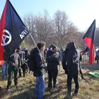 Protest se je končal  s pridržanjem hrva&scaron;kega aktivista (foto+video)