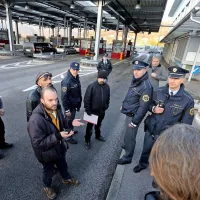 Protest se je končal  s pridržanjem hrva&scaron;kega aktivista (foto+video)