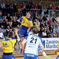 Rokometaši Kopra so doma premagali Slovenj Gradec z 
32:27  (16:12).