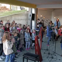 Izkupiček  bodo darovali družini