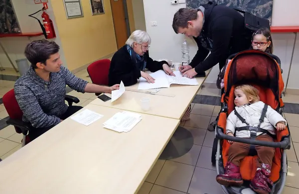 Proti zakonu je po neuradnih podatkih glasovalo 63,48 
odstotka volilcev, za zakon pa 36,52 odstotka volilcev.