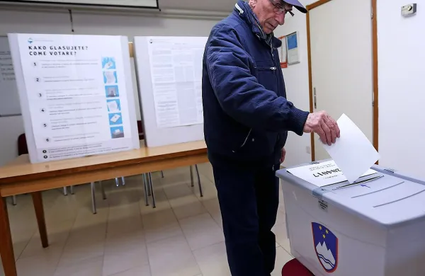   Glavnino glasovnic naj bi prešteli pred 21. uro, ko bo torej 
znana okvirna slika referendumskega rezultata.
