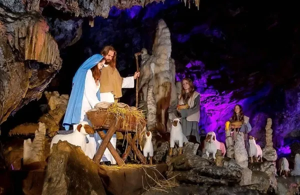 Največja postavitev živih jaslic v podzemni jami na svetu bo 
na ogled med 25. in 30. decembrom.