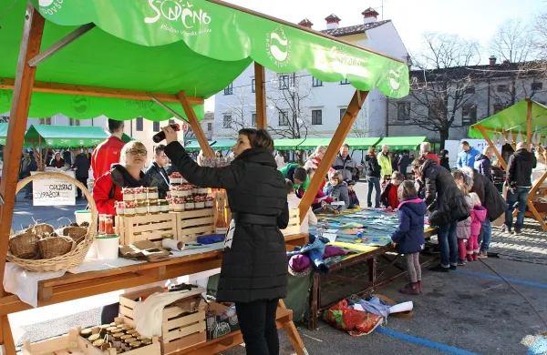Na prazničnem sejmu sodeluje skoraj trideset ponudnikov 
domačih dobrot in lepot.  