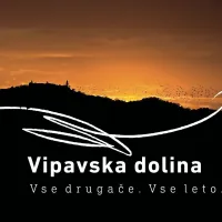 Obiskovalce  nagovarja  slogan Vse drugače. Vse leto.