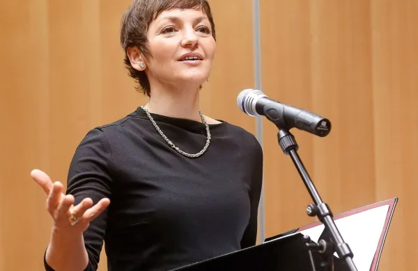 Ministrica za izobraževanje Maja Makovec Brenčič 