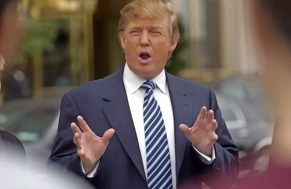 Vodilni kandidat za republikansko nominacijo na predsedniških volitvah v ZDA Donald Trump je danes znova šokiral 
z izjavami o najverjetnejši demokratski kandidatki Hillary 
Clinton.