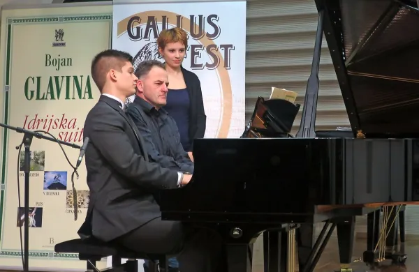 Armin Čoralić (levo) in    Bojan Glavina sta na koncertu pianistov najprej nastopila ločeno, za posladek pa še skupaj.