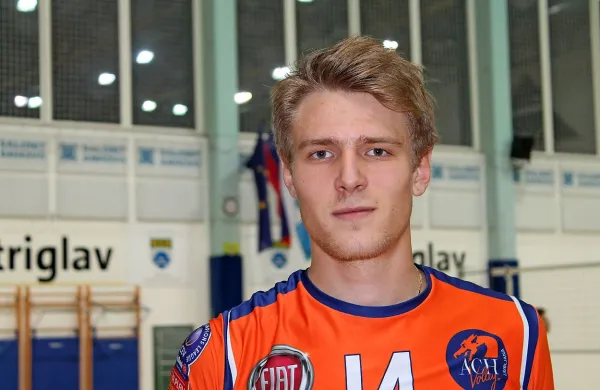 Jernej Terpin: “  Jesen  je bila zame fantastična. Iz 
amaterskega kluba sem prišel do priložnosti igrati 
v ligi prvakov.”