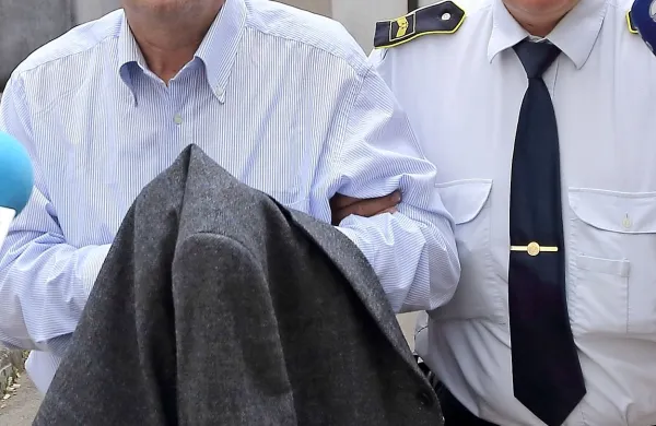 Robert Časar v zaporu na Dobu prestaja štiri leta in pol 
zaporne kazni.  
