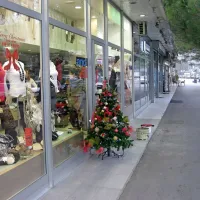 Takšen je bil utrip zgodnjega popoldneva v minulih dneh  na portoroških ulicah. Turistov sploh 
ni videti, še domačinov skoraj ni.  