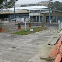  Na terasi lokala nasproti najprestižnejšega portoroškega 
hotela ...  