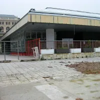 Takšen je bil utrip zgodnjega popoldneva v minulih dneh  pri diskoteki Tivoli. Tako bližnje ulice 
kot plaža so prazne.