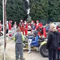 Božički na motorjih presenetili otroke