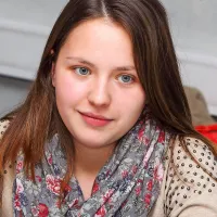 Sara: ““Najbolj pomembno je, da se 
izenačijo pravice in odpravijo 
nepoštene razlike. Šele potem lahko 
začnemo delovati normalno, kot 
demokratična in liberalna država. 
Ne pa, da se za vsako stvar takoj 
skregamo.”