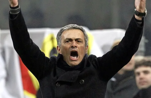 Privrženci španskega nogometnega velikana Reala iz Madrida so se v anketi športnega časnika Marca izrekli proti 
vrnitvi portugalskega trenerja Joseja Mourinha na stadion 
Santiago Bernabeu.