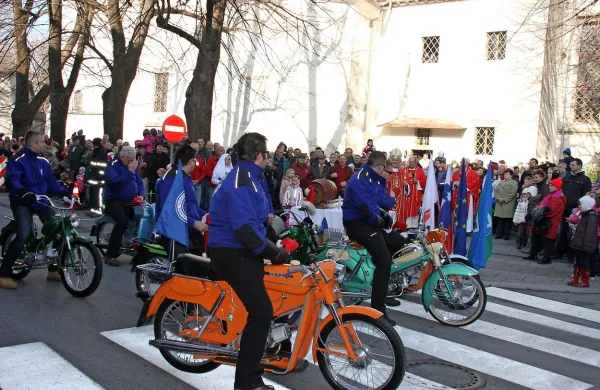 Tradicionalno 16. žegnanje konj na Sv. &Scaron;tefana v Vipavi (foto)