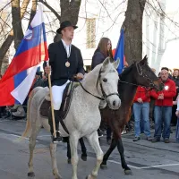 Tradicionalno 16. žegnanje konj na Sv. &Scaron;tefana v Vipavi (foto)
