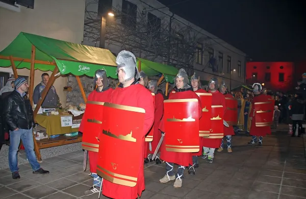 1500 obiskovalcev na božični zgodbi v Vipavskem Križu (foto)