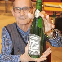  Marjan Bovcon je na obujanje spominov prinesel steklenico 
vina, ki jo je napolnil prav na plebiscitni večer pred 25 leti.

 

