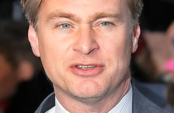 Režiser Christopher Nolan se bo najverjetneje lotil režije 
vojne drame, povezane z operacijo Dinamo - pomorsko 
evakuacijo britanskih in francoskih enot z obal Dunkerkquea 
med drugo svetovno vojno.