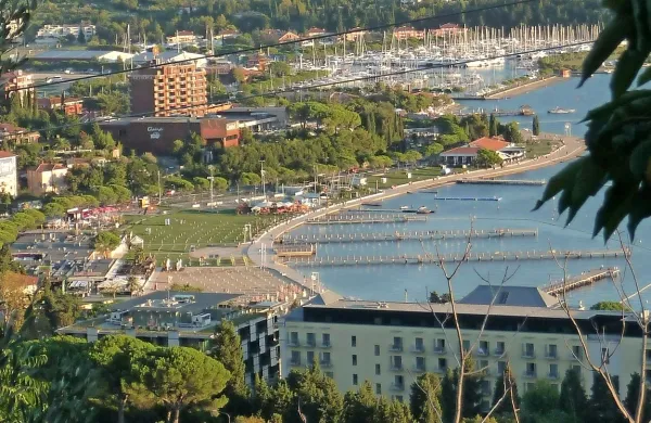 Brezplačni internet FreePi je dostopen povsod ob obali od 
Lucije do Piran. 
