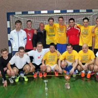 Najboljši v Dobravljah:  Socceros (v rumenih dresih) in drugouvrščena Navara (v belih dresih).  